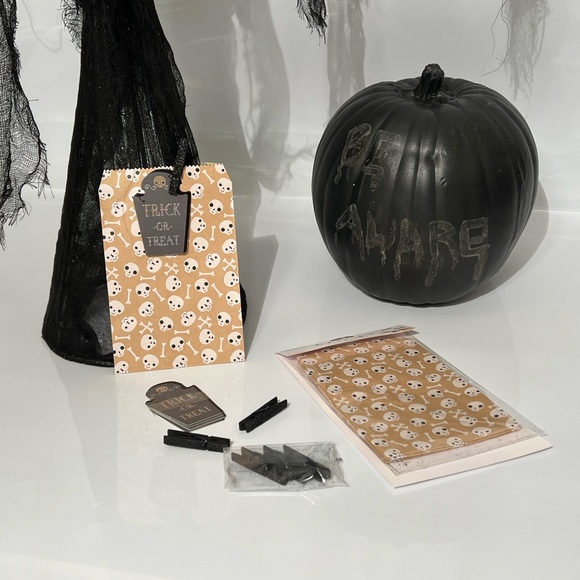 Party Partners Tumbstone Halloween Trick or Treat Bags Set of 6 - Picture 1 of 8